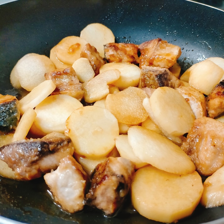 ご飯がすすむ!ブリと長芋のニンニク炒め